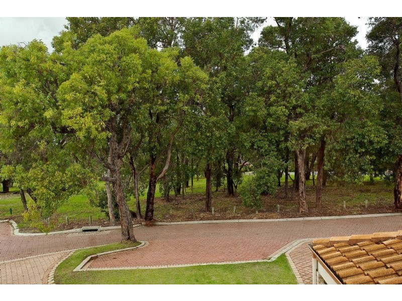 8 Ellis Road, Kardinya WA 6163