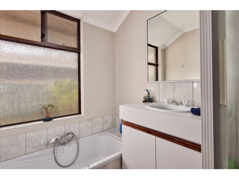 4 Curalo Mews, South Lake WA 6164