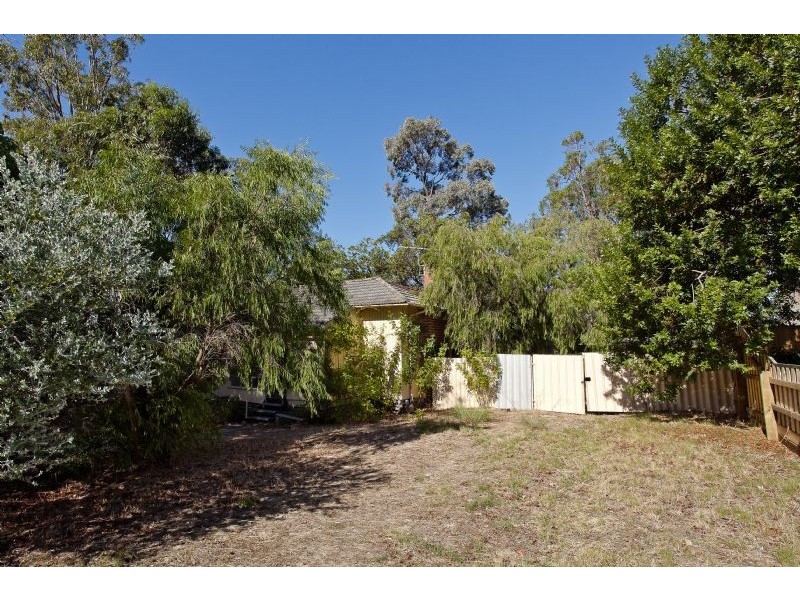 11 Ellison Street, Willagee WA 6156