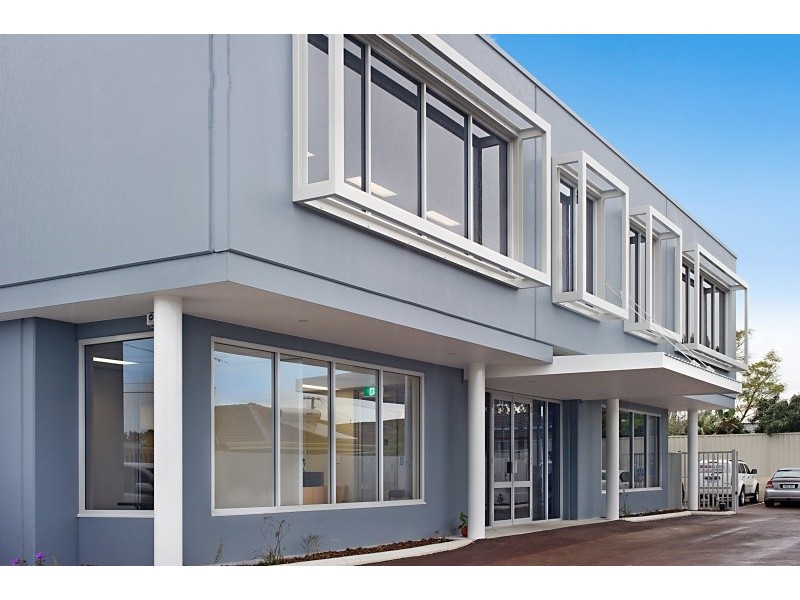 84 Gilbertson Rd, Kardinya WA 6163