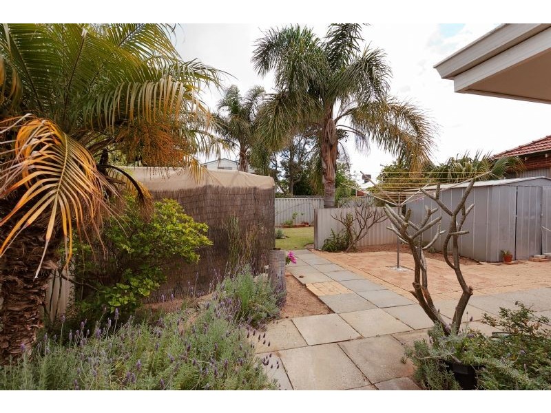 35 Ethelwyn St, Hilton WA 6163