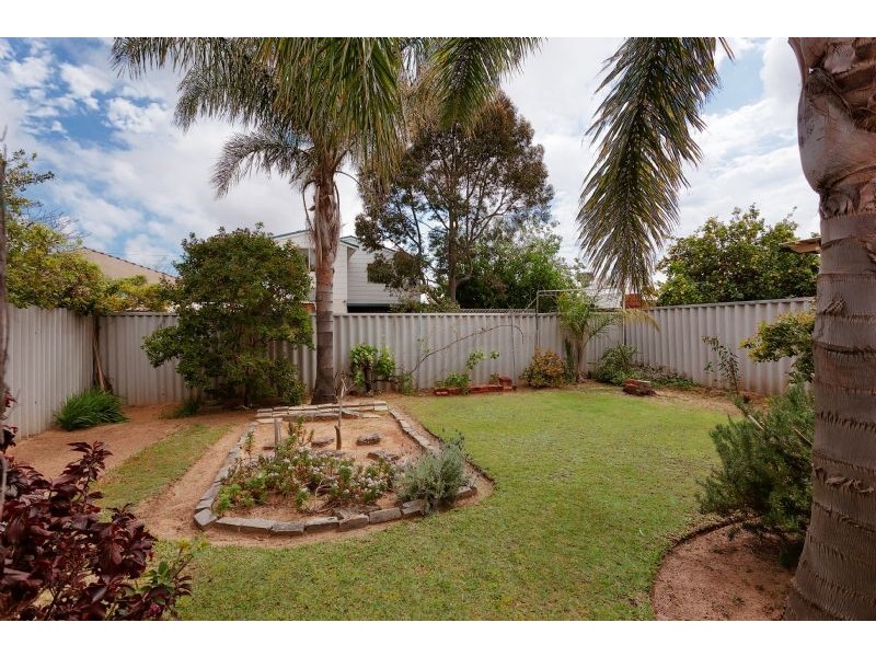 35 Ethelwyn St, Hilton WA 6163