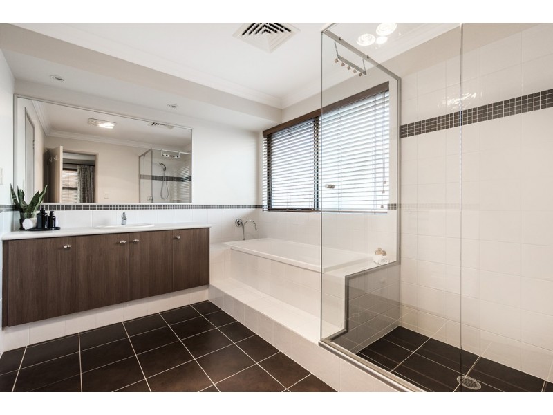 10 Noalimba Crescent, Bateman WA 6150