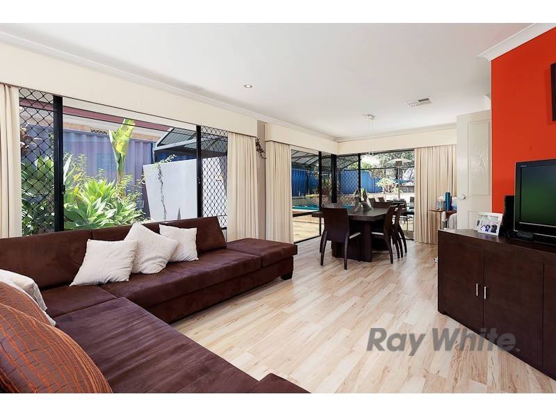 16 Fairmount Close, Bibra Lake WA 6163