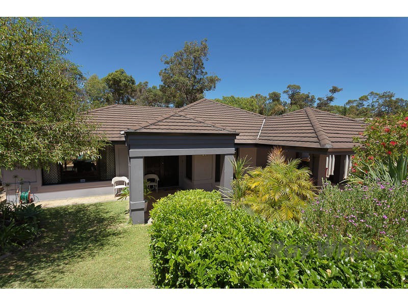 16 Fairmount Close, Bibra Lake WA 6163