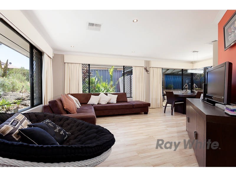 16 Fairmount Close, Bibra Lake WA 6163