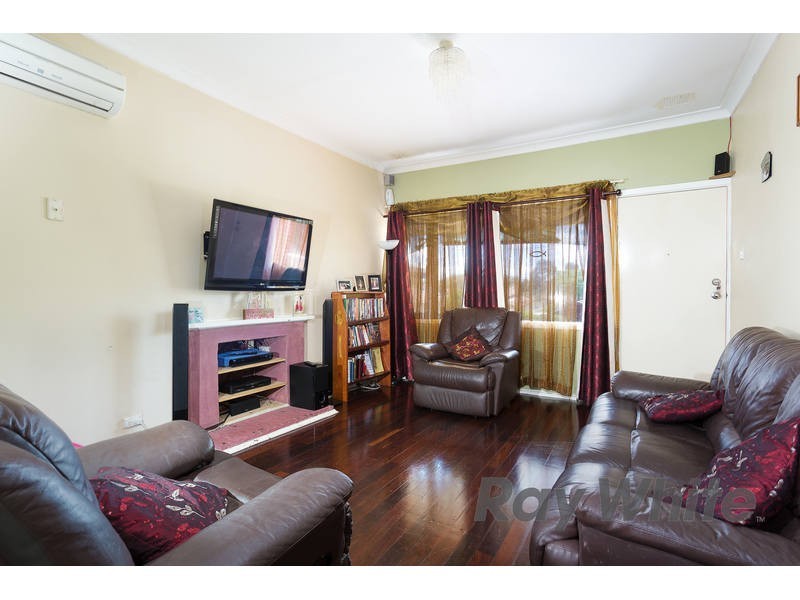 13 Regan Street, Coolbellup WA 6163