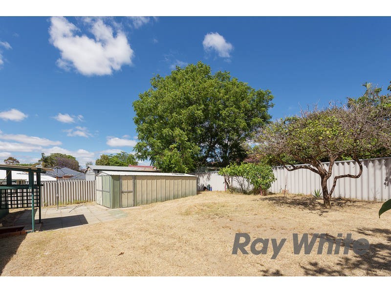 13 Regan Street, Coolbellup WA 6163
