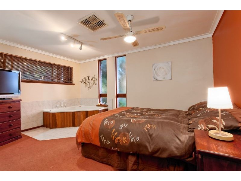 15 Stone Court, Kardinya WA 6163