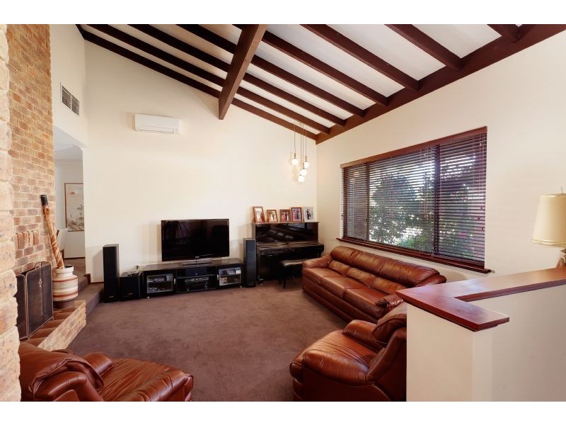 7 Nigel Court, Leeming WA 6149