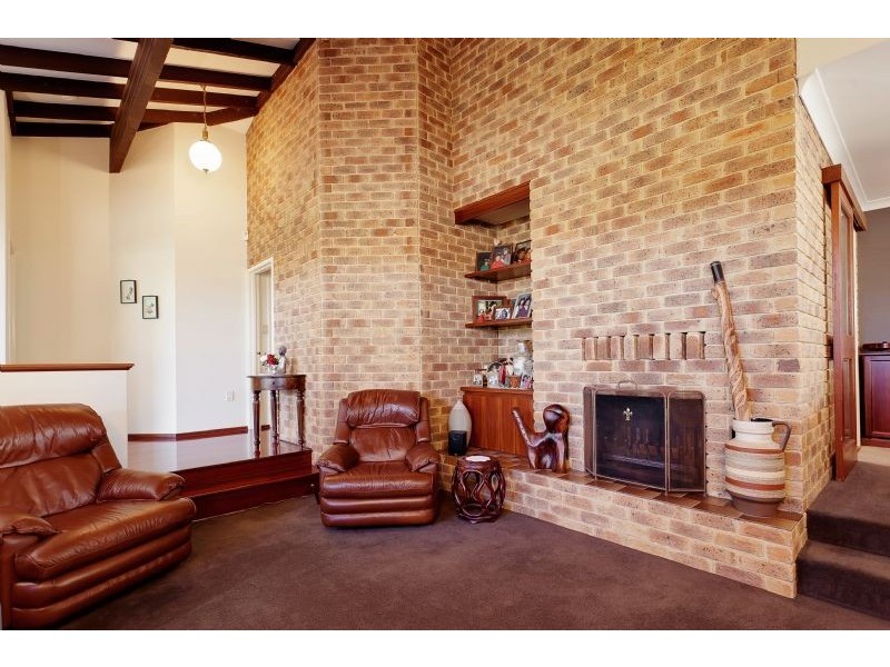 7 Nigel Court, Leeming WA 6149