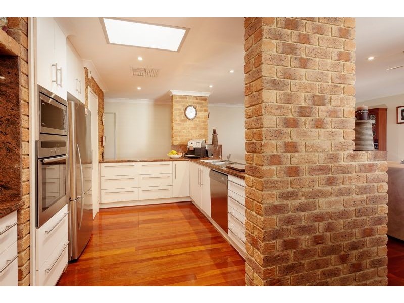 7 Nigel Court, Leeming WA 6149