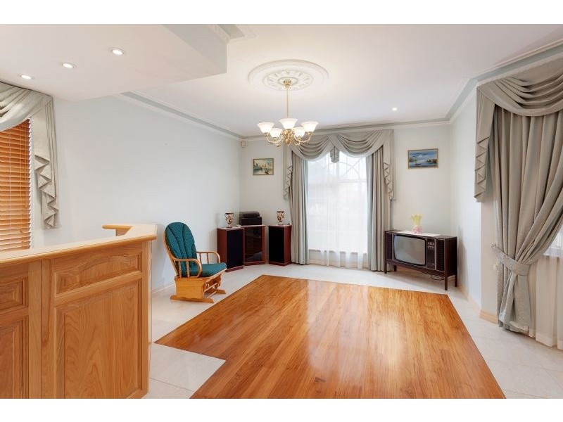 84 Le Souef Dr, Kardinya WA 6163