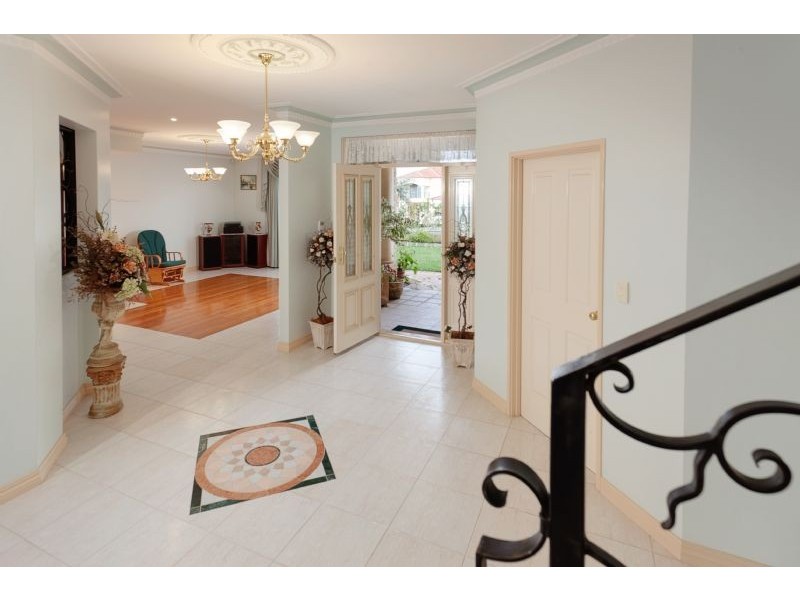 84 Le Souef Dr, Kardinya WA 6163