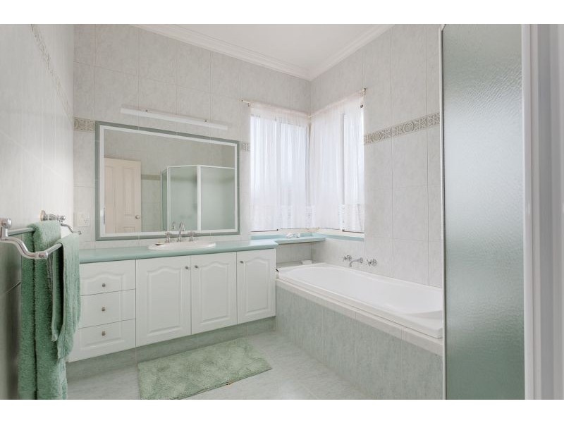 84 Le Souef Dr, Kardinya WA 6163
