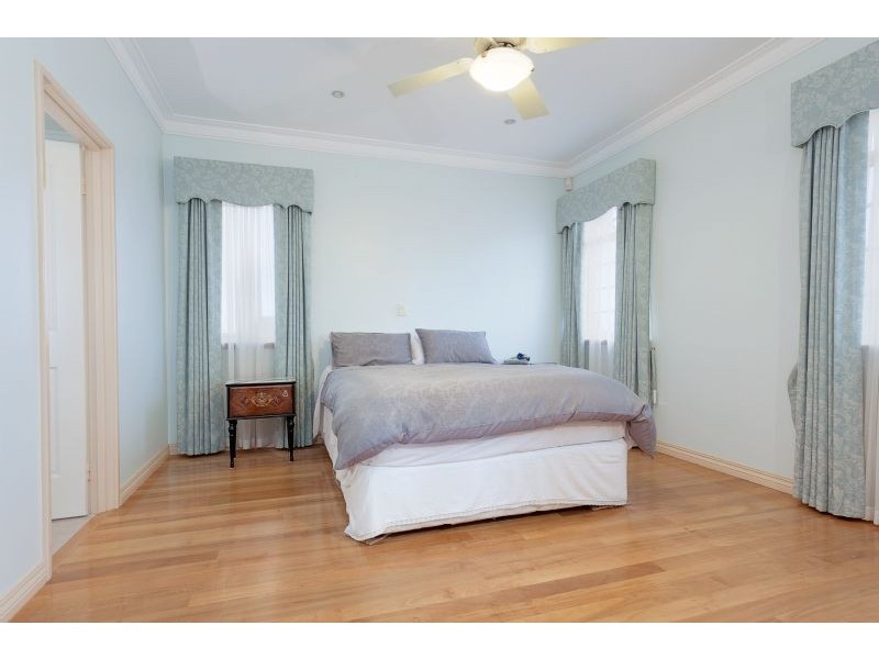 84 Le Souef Dr, Kardinya WA 6163
