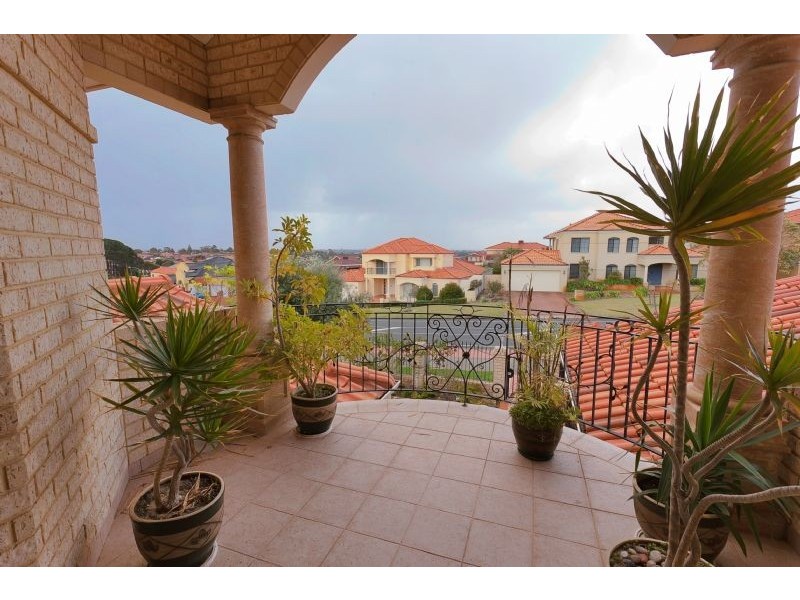 84 Le Souef Dr, Kardinya WA 6163