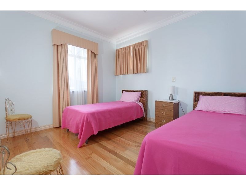 84 Le Souef Dr, Kardinya WA 6163