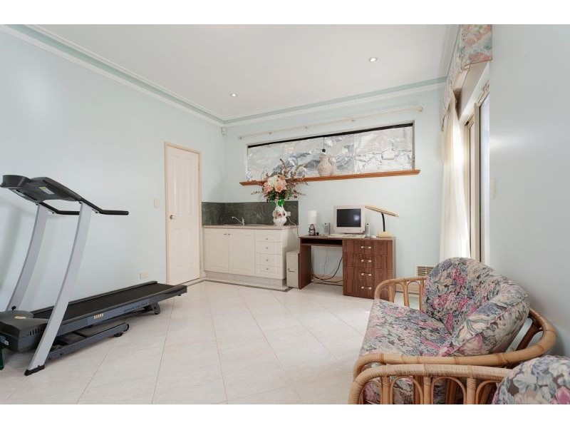 84 Le Souef Dr, Kardinya WA 6163