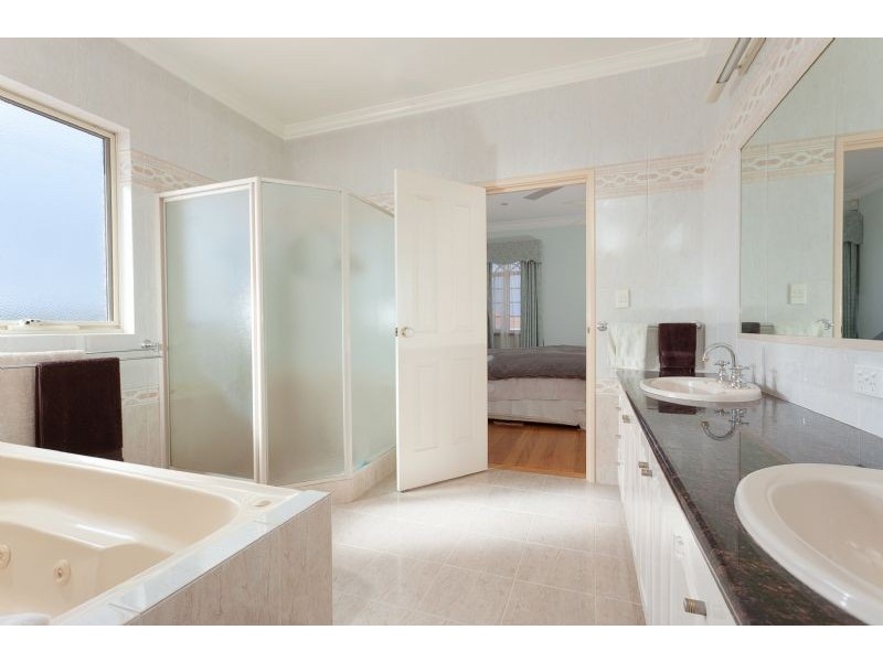 84 Le Souef Dr, Kardinya WA 6163