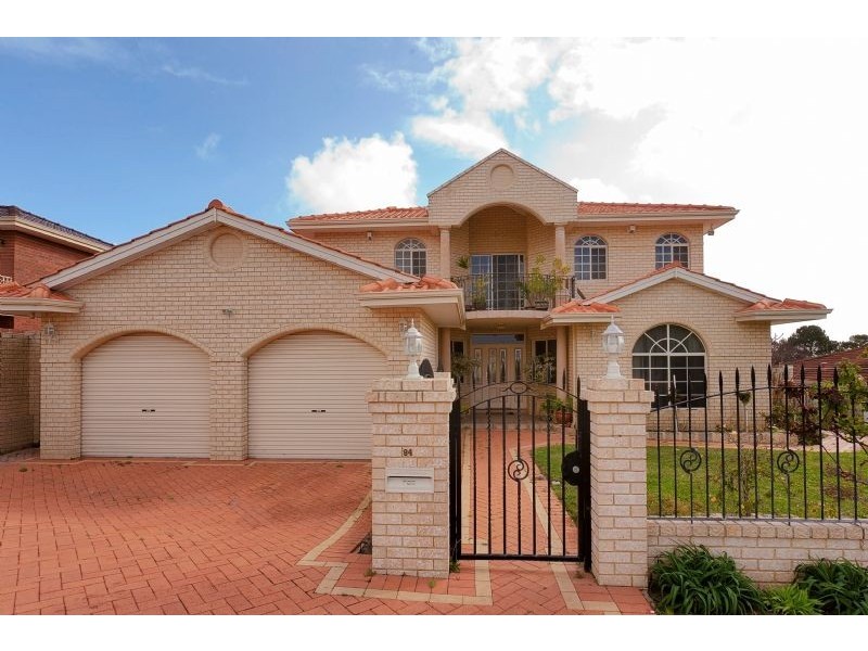 84 Le Souef Dr, Kardinya WA 6163