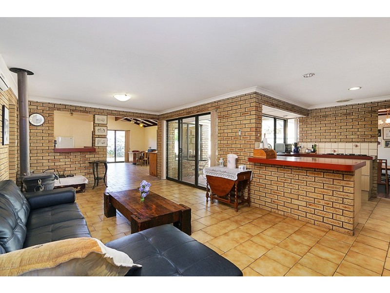 4 Coombs Place, Bateman WA 6150