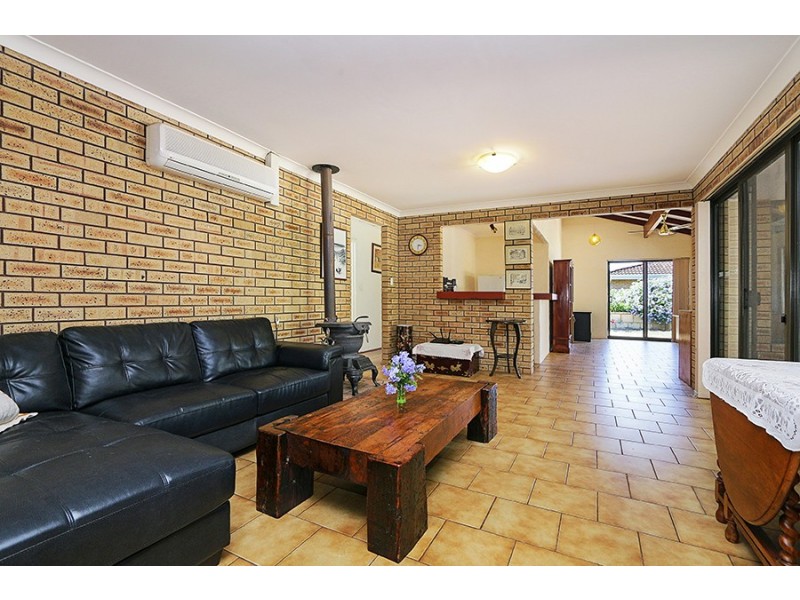 4 Coombs Place, Bateman WA 6150