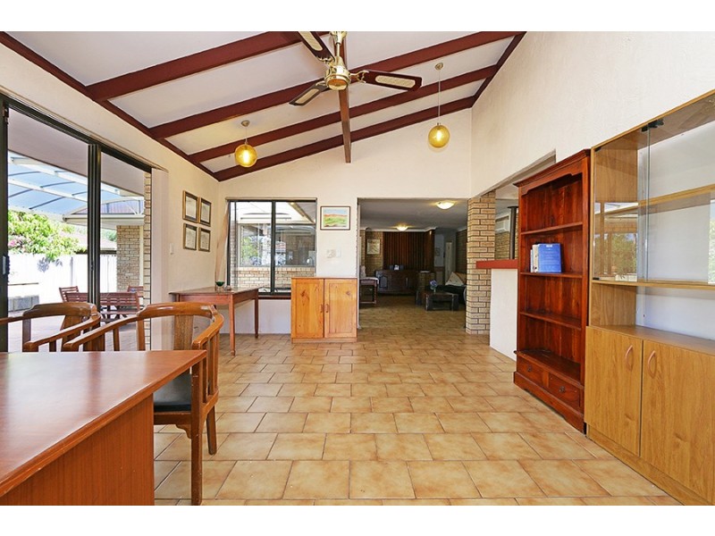 4 Coombs Place, Bateman WA 6150