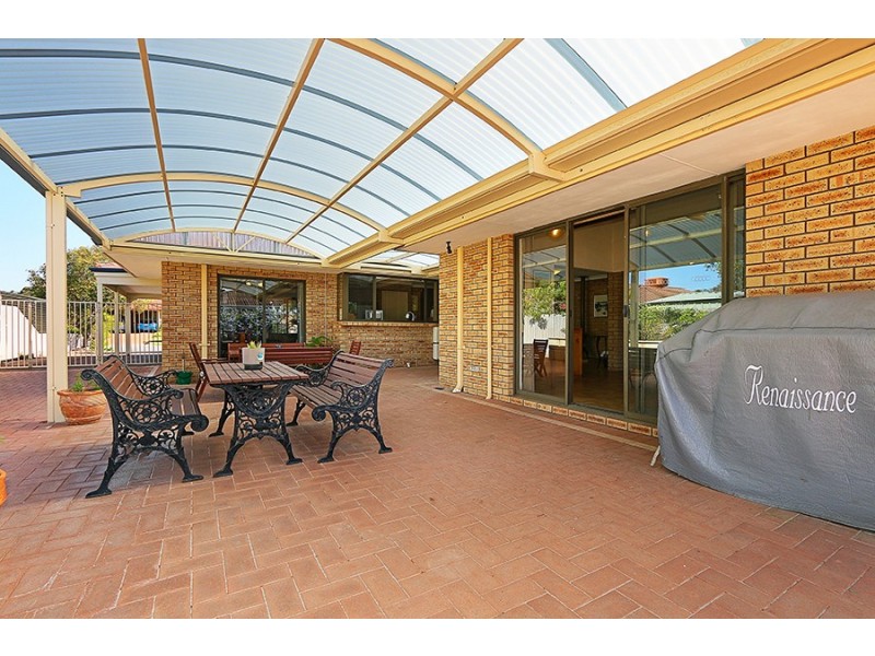 4 Coombs Place, Bateman WA 6150