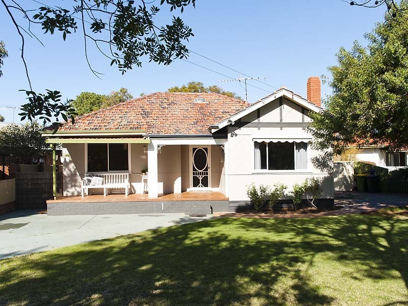 1 Holmes Place, Hilton WA 6163