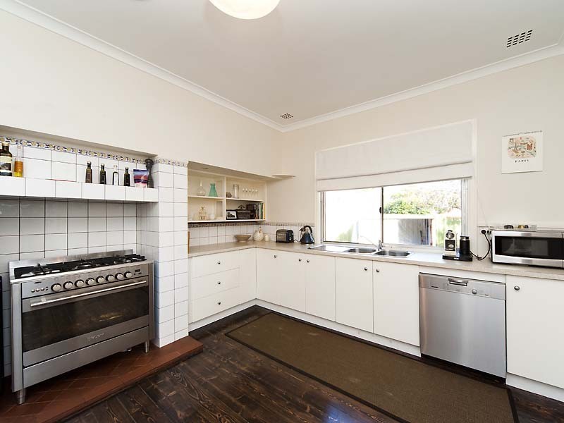 1 Holmes Place, Hilton WA 6163