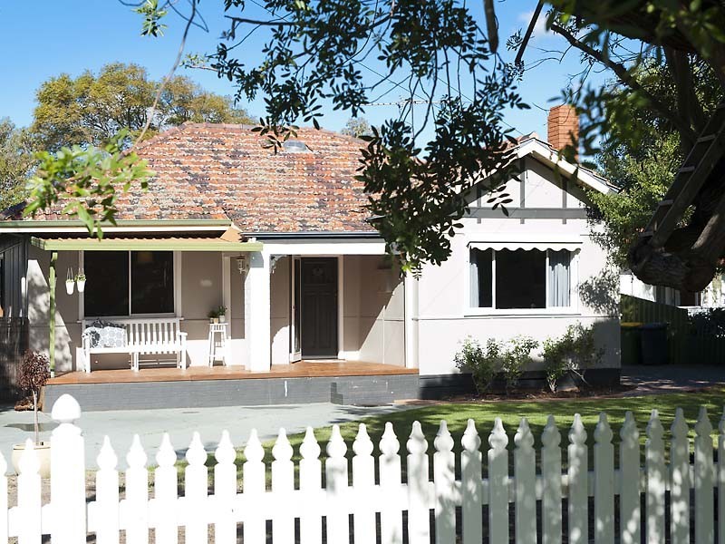 1 Holmes Place, Hilton WA 6163