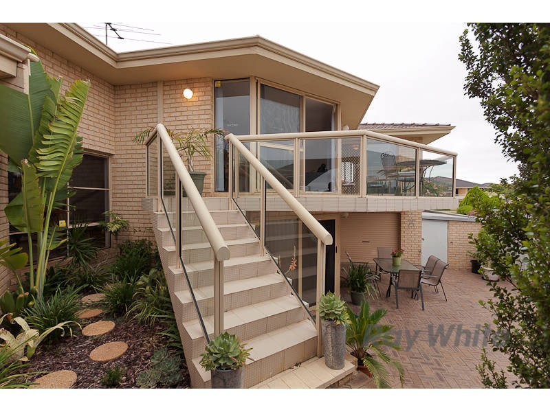 9 Ross Rd, Kardinya WA 6163