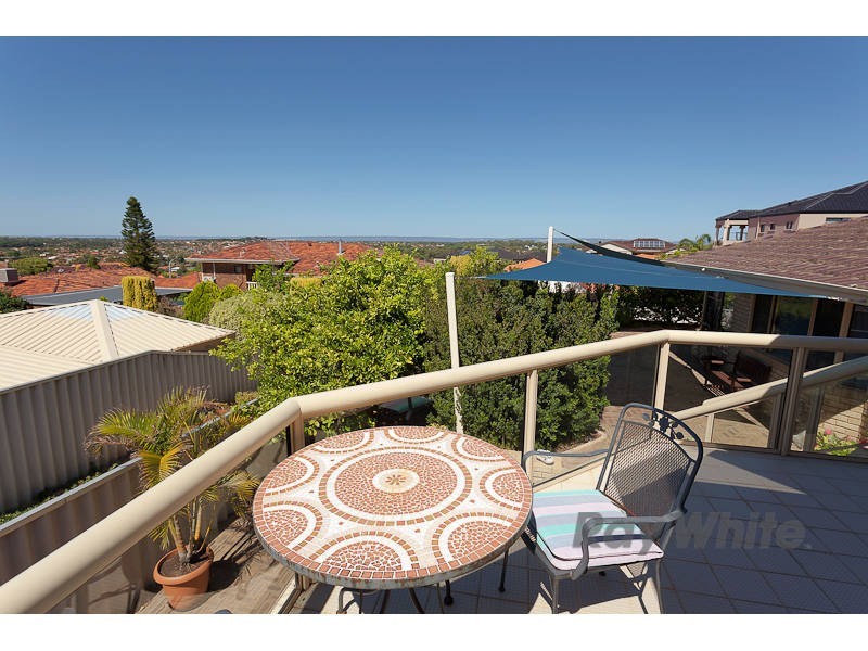 9 Ross Rd, Kardinya WA 6163