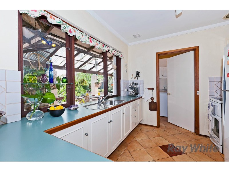 10 Bellairs Rd, Kardinya WA 6163