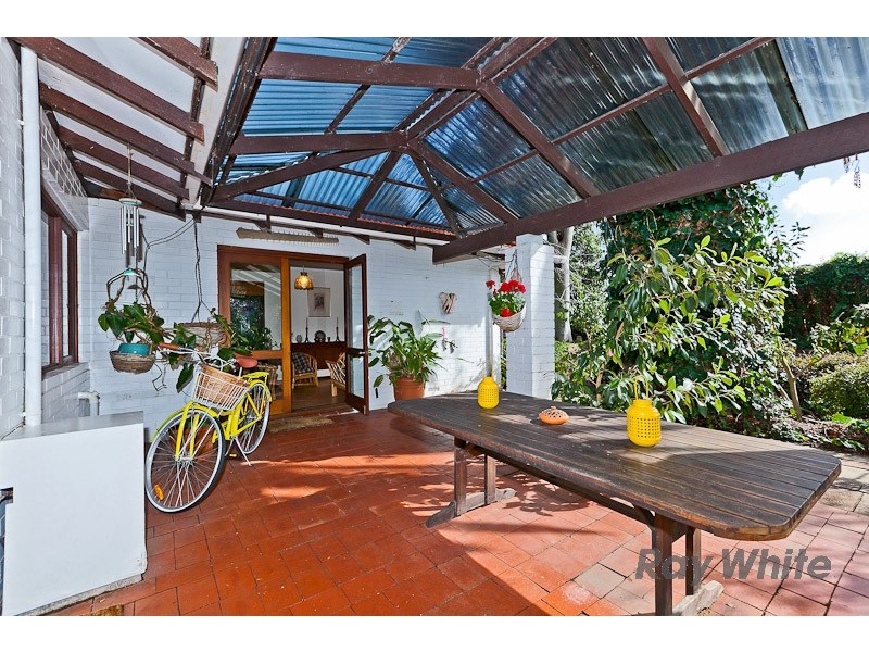 10 Bellairs Rd, Kardinya WA 6163