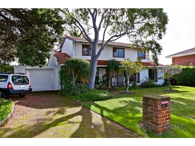 10 Bellairs Rd, Kardinya WA 6163