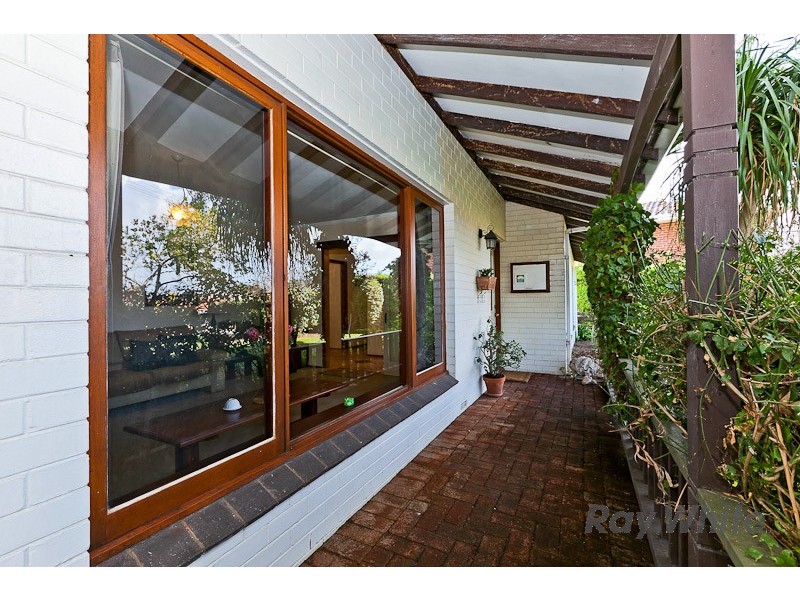 10 Bellairs Rd, Kardinya WA 6163