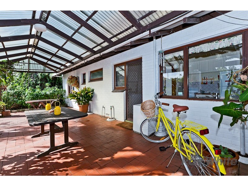 10 Bellairs Rd, Kardinya WA 6163