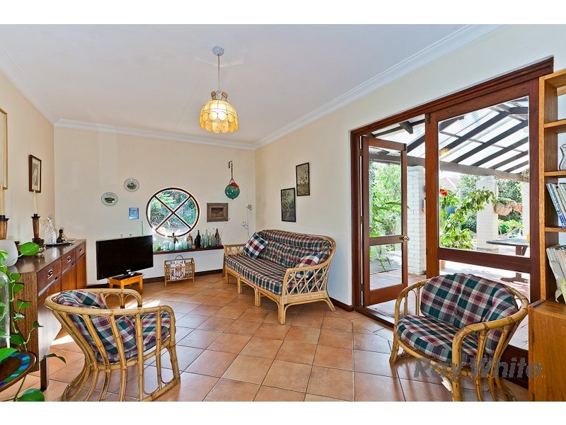 10 Bellairs Rd, Kardinya WA 6163