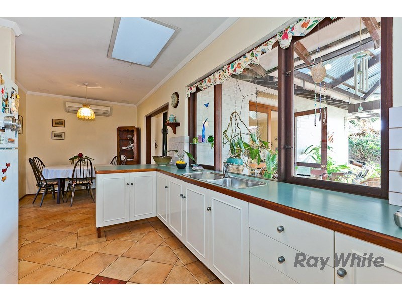 10 Bellairs Rd, Kardinya WA 6163