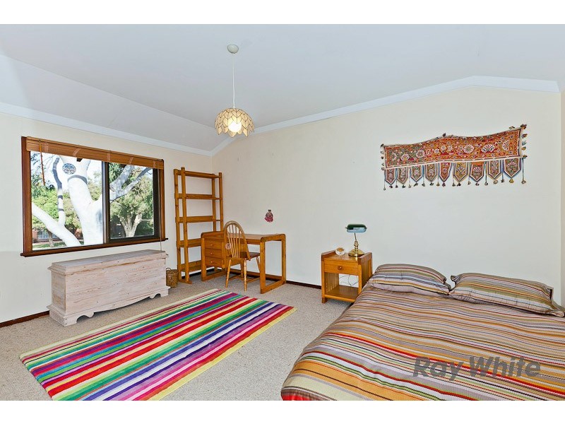 10 Bellairs Rd, Kardinya WA 6163