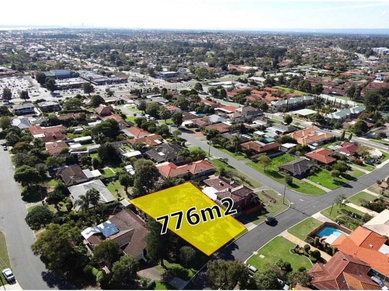 10 Bellairs Rd, Kardinya WA 6163