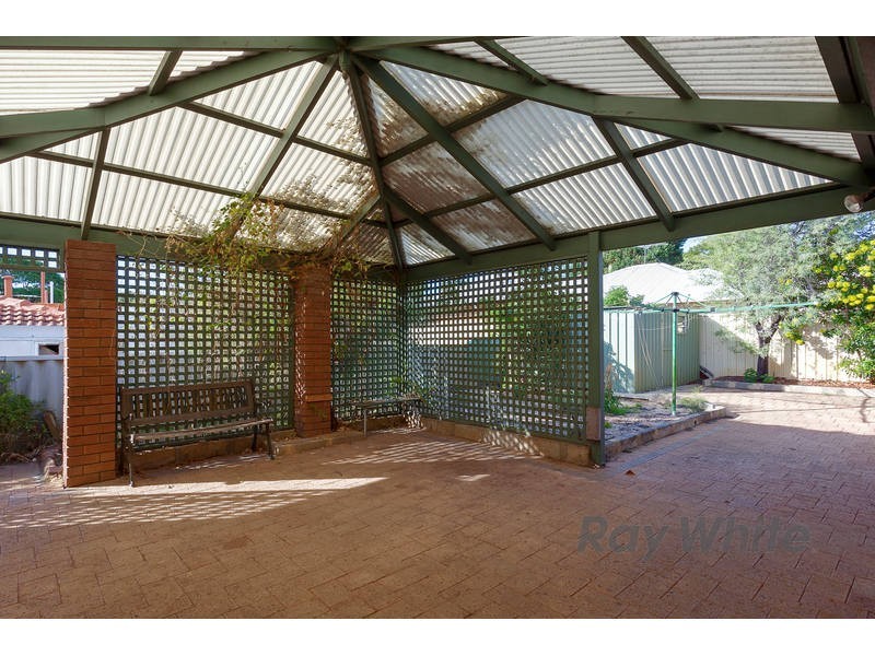 1 Ochiltree Way, Kardinya WA 6163