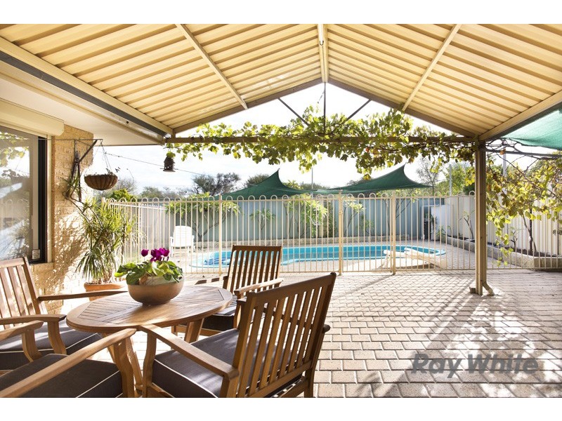 82 Brenchley Dr, Atwell WA 6164