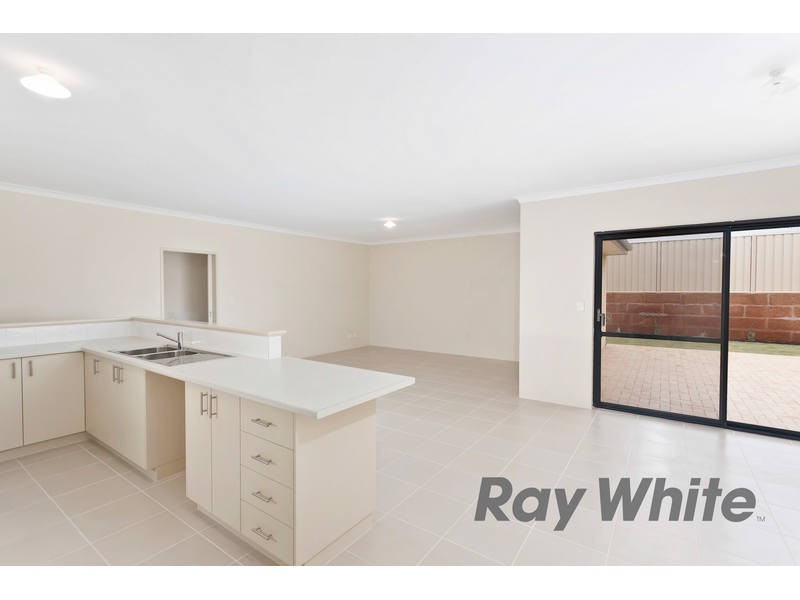 15 Neilson Street, Hammond Park WA 6164