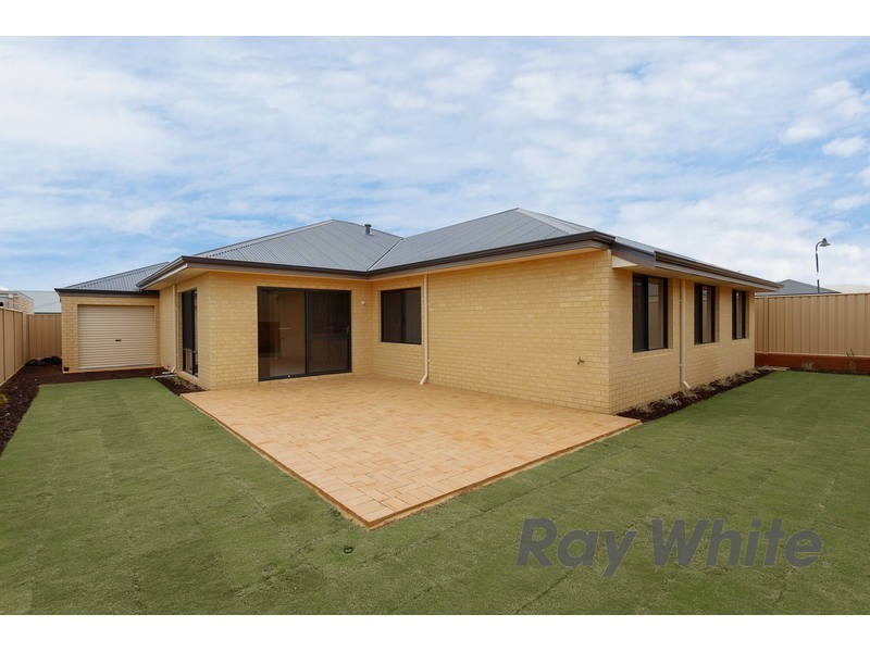 15 Neilson Street, Hammond Park WA 6164