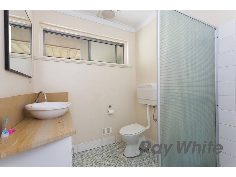 4b Ochiltree Way, Kardinya WA 6163