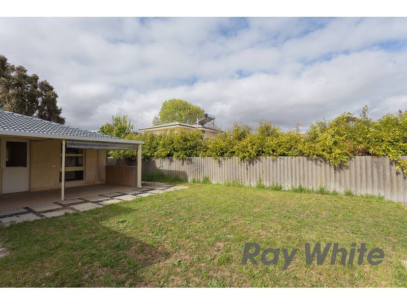 4b Ochiltree Way, Kardinya WA 6163
