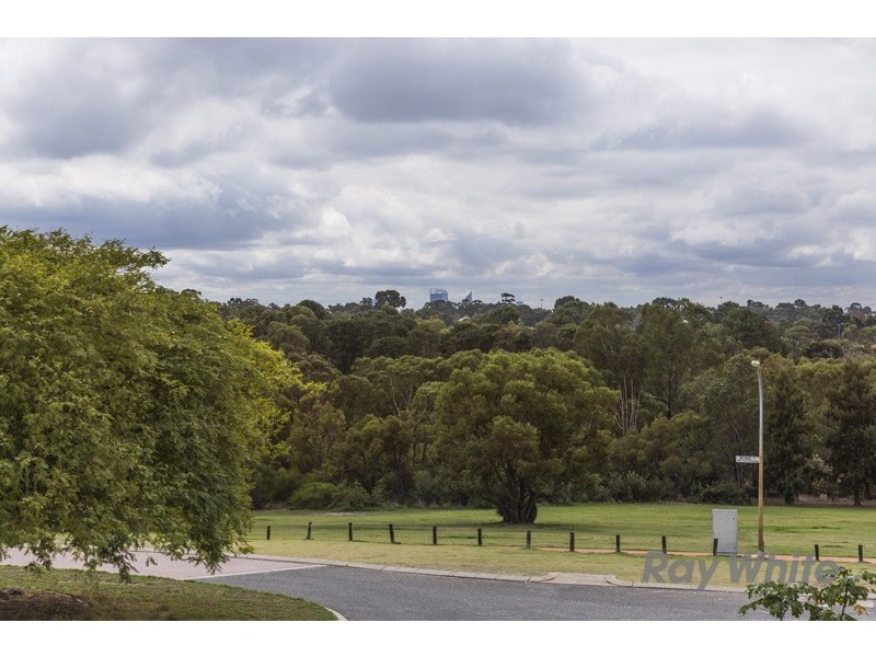 6 Sinclair Crescent, Winthrop WA 6150